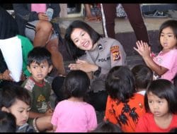 Polda Papua Berikan Trauma Healing Kepada Para Pengungsi di Mako Polres Jayawijaya