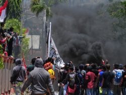 Safety of Journalists, Keamanan dalam Meliput Demonstrasi Berujung Rusuh (01)