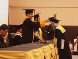 Direktur Poltekes Imbau Wisudawan Jadi Tenaga Medis Profesional
