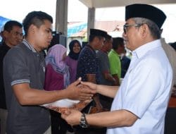 Gubernur Serahkan Bantuan Komoditas Peternakan di Polman