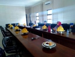 Terlampau Rajin, Tiga Legislator Tongkrongi Ruang Rapat Yang Ternyata Ditunda