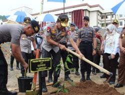 Gelorakan Penghijauan, Kapolri Tanam Pohon di Sulbar