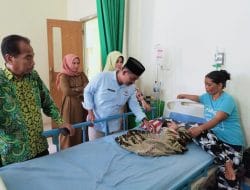 Hartono Jenguk Bayi Gizi Buruk di Jeneponto