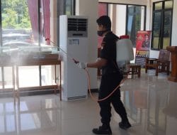 Aksi Antisipatif Penyebaran Virus Corona Polda Semprotkan Cairan Desinfektan