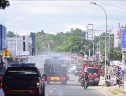 Peran Lawan Covid-19, Polda Sulbar Lakukan Penyemprotan Disinfektan Serentak