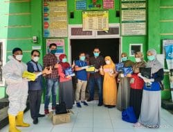 Ikuti Instruksi Partai, Alkhaisar Jainar Ikrar Serahkan Bantuan Kepada Para Tim Medis Covid-19