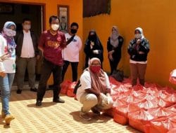 Peduli Covid-19, SMP 23 Makassar Bersama IKA Alumni Salurkan Bantuan