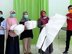 Wakil Ketua DPRD Sulbar, Bagi APD di RS Pratama Wonomulyo