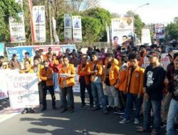 Mahasiswa UNM Demo Turunkan Biaya Kuliah, Rektor UNM Tak Ada Respon