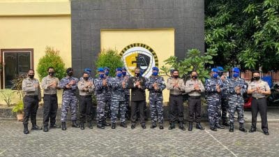 Hari  Bhayangkara ke-74,  Komandan Pomal Lantamal VI Sulsel Beri Kejutan ke Kabid Labfor Polda Sulsel