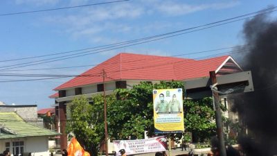Proyek Jalan Gunakan Dana Pinjaman Senilai 185 M Tidak Transparan, KMS UNM Demo Dinas PUPR Sinjai !
