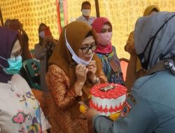 Warga Limboro Beri Kejutan Ulang Tahun ke Anggota DPR RI Andi Ruskati