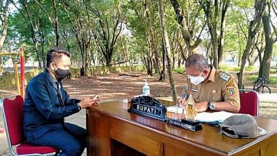 Buat Langkah Inovatif, Bupati Polman Berkantor di Taman Terbuka