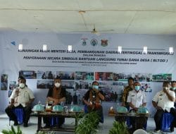 Kemendes PDTT Menyerahkan Secara Simbolis BLT-DD di Sulbar