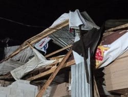 Puluhan Rumah Warga Jakarta Porak Poranda Akibat Puting Beliung