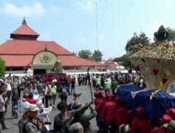 Perayaan Grebeg Maulud di Keraton Ngayogyakarta Bagikan Ribuan Uba Rampe