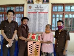Kepala Desa Buttuada Salurkan Bantuan Program MARASA dari Pemprov Sulbar