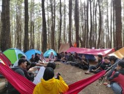 KEPMI BONE DPK TA – TG Pererat Silaturahmi Dengan Camp di Hutan Pinus Bulu Tanah Bone