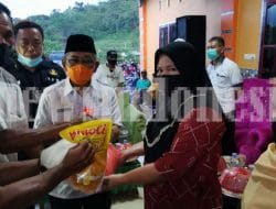 Ali Baal Masdar Didampingi Kadis PMD Sullbar Menyelurkan Bantuan MARASA di Mamasa