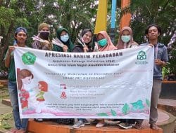 Peringati Hari Ibu, KKMS Berbagi Bunga ke Setiap Perempuan di Sinjai
