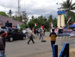 Warga Libureng Diresahkan Aksi Berkerumun di Tugu Tanah Batu, Aparat Dinilai Tutup Mata