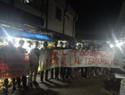 PKL Toddopuli Melakukan Aksi Menolak Tergusur