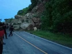 Jalan Poros Majene-Mamuju kembali Terputus Akibat Longsor