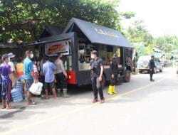 Satbrimob Polda Sulsel Sediakan Mobil Dapur Lapangan Bagi Pengungsi Bencana Alam Sulbar