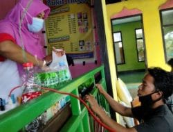 YKPM Sulsel Bersama  Perempuan Tanggap Bencana Sulbar Membagikan Bantuan Kepada Korban Gempa Majene