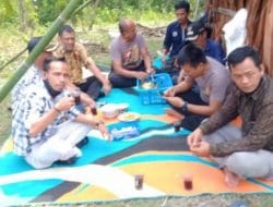 Camat Pamboang dan Rombongan Salurkan Bantuan di Lokasi Pengungsian