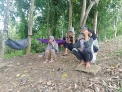 Curahan Hati Siswa di Majene, Cari Sinyal di Gunung Demi Ikut Sekolah Daring
