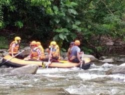 Menjajal Potensi Wisata Arung Jeram Sungai Torue, Sulteng