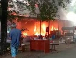 Kembali Terjadi Kebakaran di Bone, Kali ini Menimpa Lapak Pedagang Termasuk Showroom Motor Bekas
