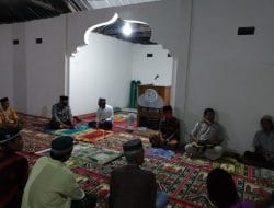 Personel Polsek Bengo, Tarawih Bersama Warga Binaan, Ini Tujuannya