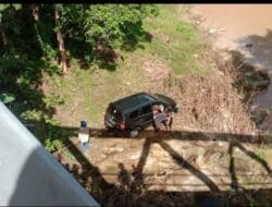 Lakalantas di Kahu, Minibus Terjun ke Sungai