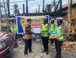 Peduli Korban Kebakaran, Personil Polwan Sat Lantas Polres Wajo Salurkan Bantuan