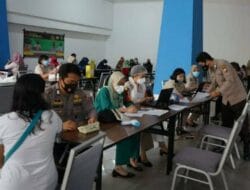 Sambut Hut Bhayangkara Ke-75, Kapolrestabes Pantau Vaksinasi Massal