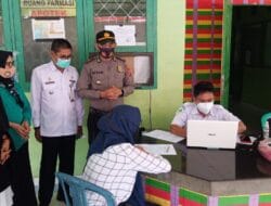 Kapolsek Wonomulyo Pastikan Kegiatan Vaksinasi di Puskesmas Matakali Berjalan Lancar