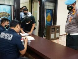 Ratusan Personel Polrestabes Makassar Dites Urine Mendadak