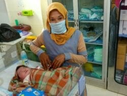 Tega, Sesosok Bayi Ditinggal Orang Tuanya di Teras Rumah Warga