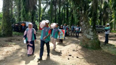 Komunitas Sahabat Sabila Bagikan Sembako ke Kaum Duafa di Parit Bindu