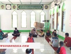 Bhabinkamtibmas A. Ikbal Rosani Sumbangkan Tafsir Al Qur’an di Desa Binaannya