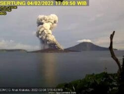 Gunung Api Anak Krakatau Erupsi, Masyarakat Dihimbau Menjauh Dalam Radius 2 Km