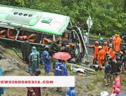 Bus Pariwisata Tabrak Tebing di Bantul, 13 Orang Tewas