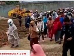 Seperti Situasi Perang, Emak – emak di Bone Berhamburan Berebut Minyak Goreng