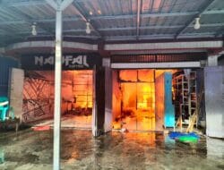 Sebuah Ruko di Majene Dilahap Si Jago Merah