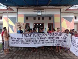 Puluhan Massa Pemenang Pilkades di Desa Cempaka Morotai Jaya Gelar Aksi Tolak Putusan PSU