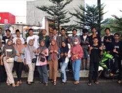 Wujud dari Fastabiqulkhairat, TATG Unismuh Makassar Berbagi Takjil Gratis