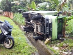 Mobil Truck Pengangkut Biskuit di Bone Alami Laka Tunggal