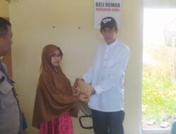 Pengusaha Teluk Bayur Silaturahmi dan Berikan Bantuan Uang Tunai ke Warga